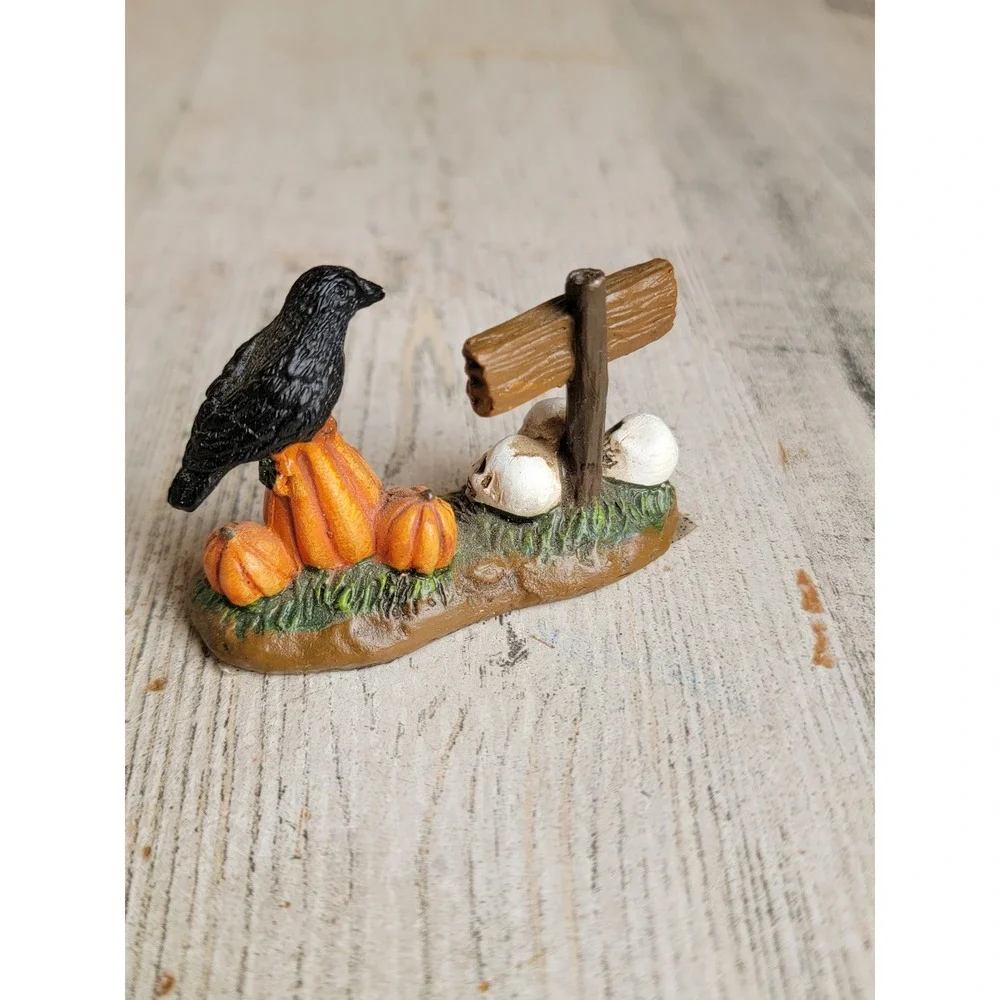 Village turn back sign Halloween crow pumpkin accessory skull bird home